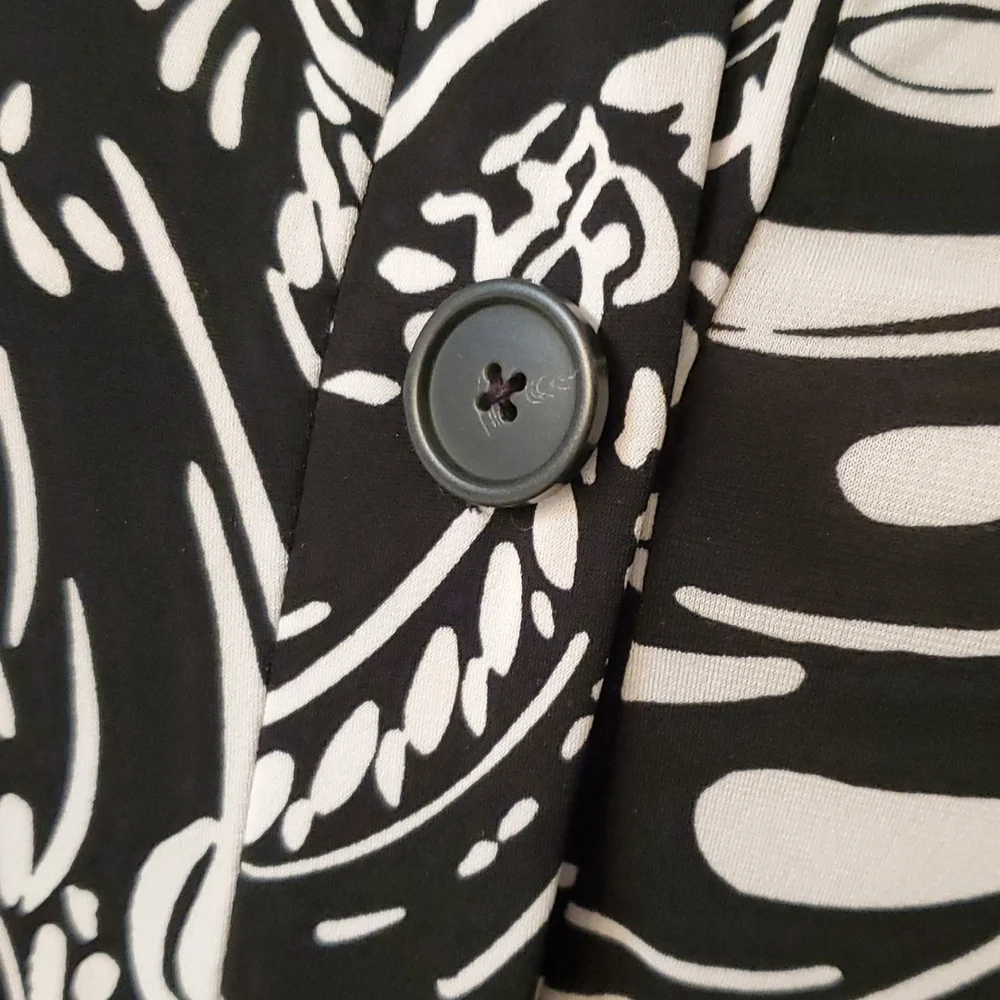 Chico's size XS black and white dress three quarter sleeves